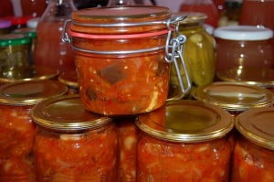 Фасоль консервированная с баклажанами