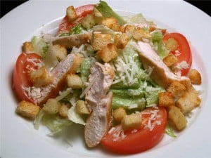 Салат с грибами, фасолью и курицей