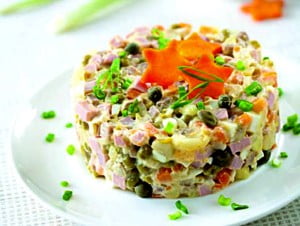 Салат с отварной говядиной