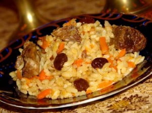 плов из курицы с изюмом
