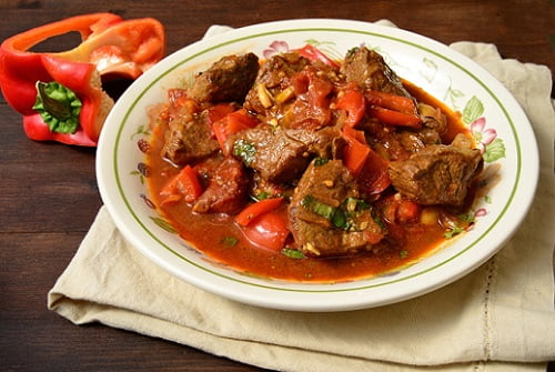gulyash-v-smetannom-souse