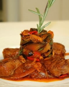 Лопатка тушеная с овощами