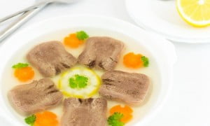 Украшение стола с лимоном