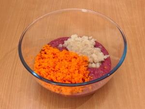 Печенки с луком и морковкой промываем и режем