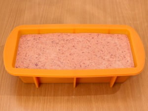 Переливаем полученную массу в жароупорную форму для запекания