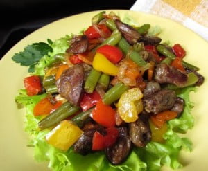 Куриные сердечки с овощами
