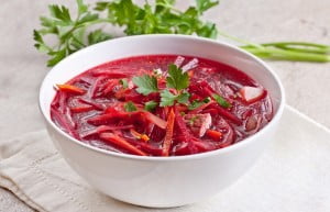 Холодник с полукопченой колбасой и огурцами