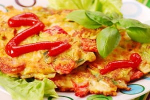 Омлет из цветной капусты, запеченный с болгарским перцем и сыром