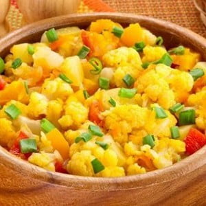 Овощное рагу с картофелем и цветной капустой
