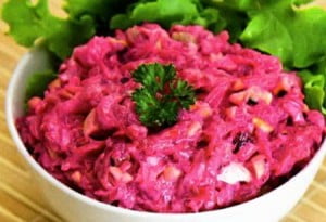 Свекла с майонезом, сыром и чесноком