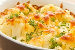 Запеканка с яйцом и сыром из цветной капусты