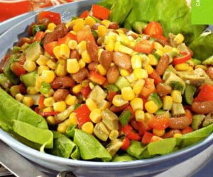 Используем консервированную кукурузу в салатах