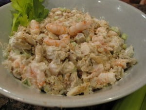 Салат с крабовым мясом и ржаными отрубями