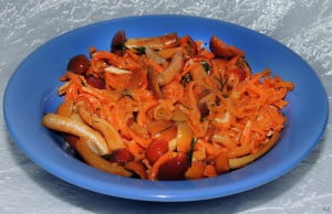 Салат с маринованными опятами