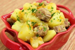 Тушеная картошка в мультиварке