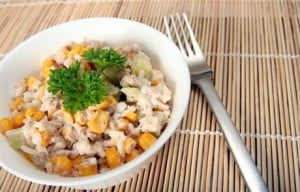 Салат с тунцом и ананасом
