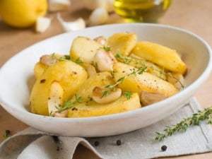 Жареный молодой картофель