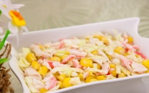 салат из кукурузы