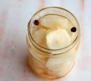 Маринованная земляная груша