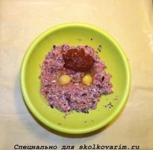 Добавить в фарш яйца